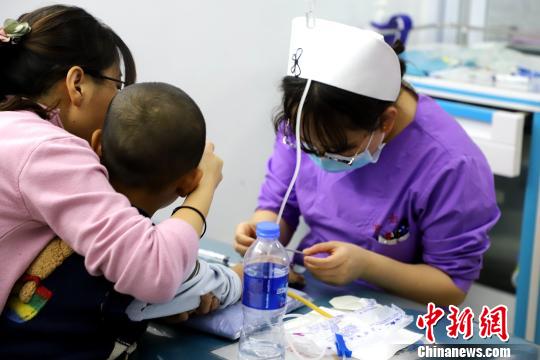 嬰幼兒過敏不可“硬挺”及時(shí)就醫(yī)可以治愈